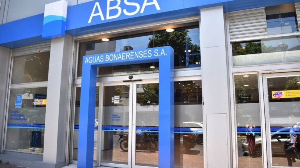 Entrada de una oficina de ABSA, imagen de preview de la guía sobre reclamos.